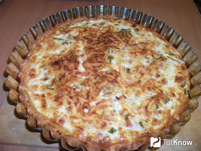 Пирог с курицей луком и сыром из песочного теста