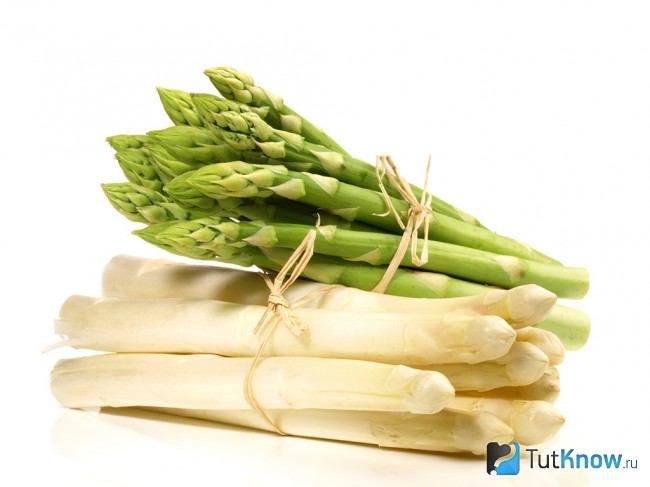 Зеленая и белая спаржа