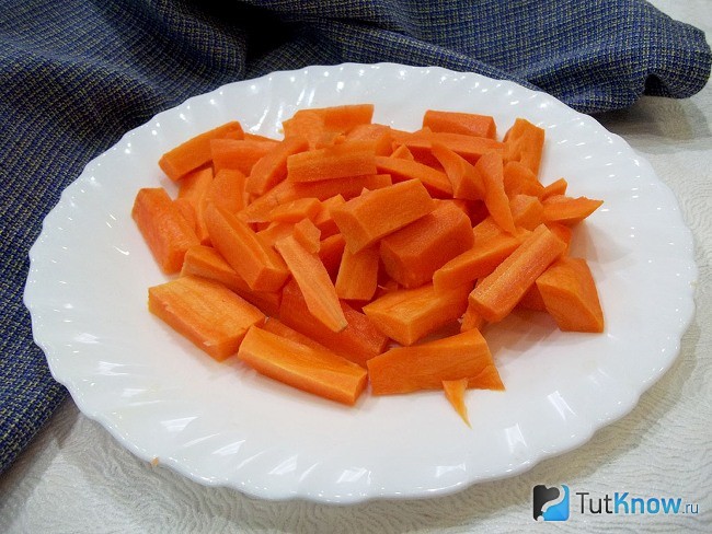 Морковь нарезанная брусочками