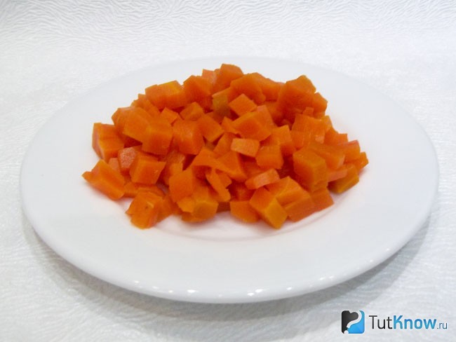 Нарезанная морковь