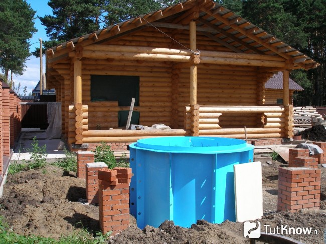Установка пластикового резервуара