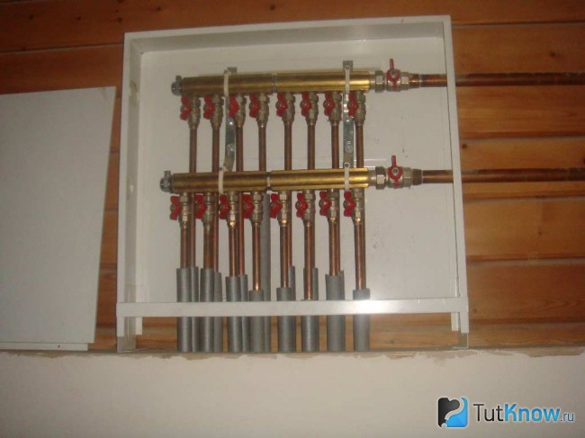 Коллекторный шкаф для водяного банного пола