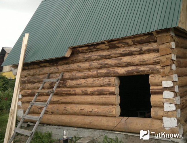 Крыша бани из рубленного бревна
