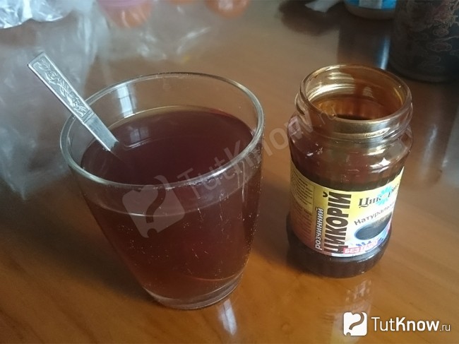 Растворимый цикорий в стакане