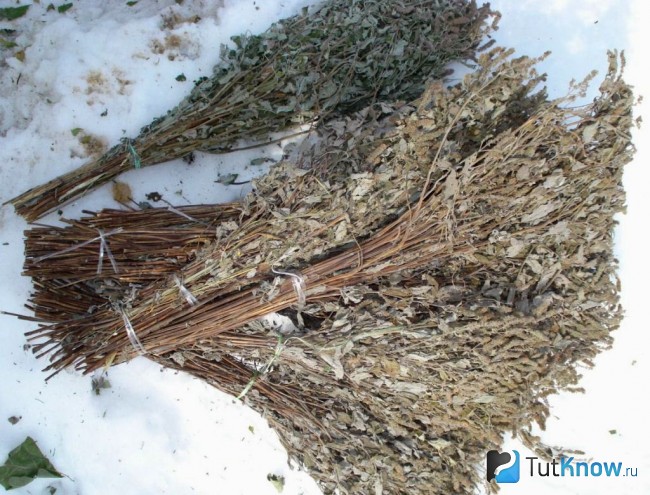 Сухие травяные веники в баню из мяты