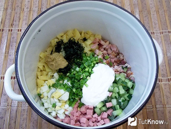 Все продукты соеденены в кастрюле