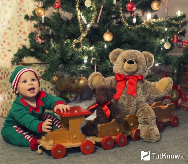 Игрушки для мальчика на Новый год