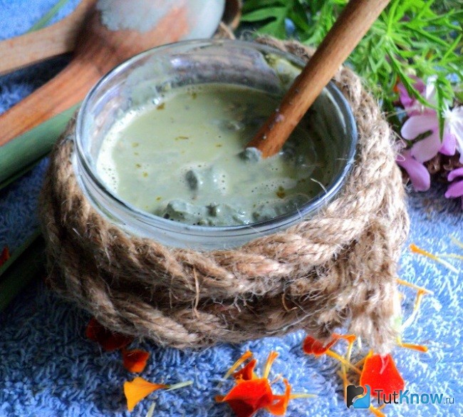 Маска из хны и голубой глины