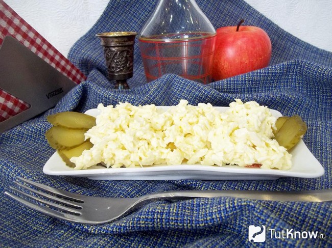 Готовая чесночная закуска с сыром