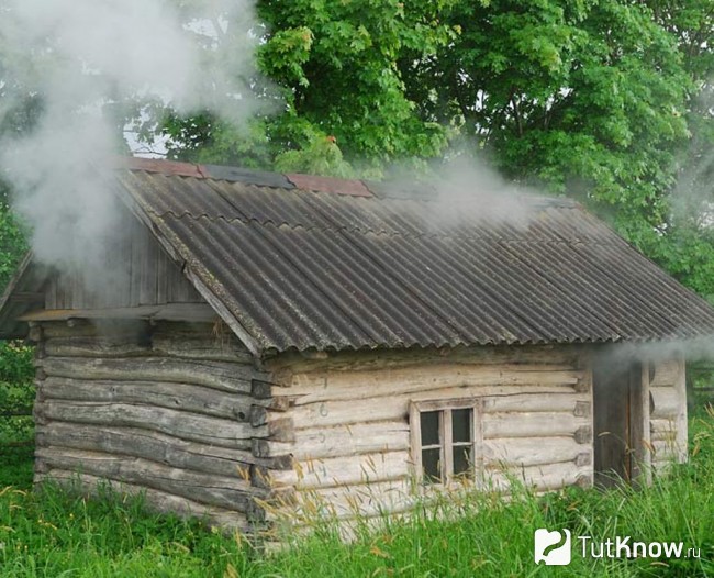Двухскатная крыша для бани по-черному