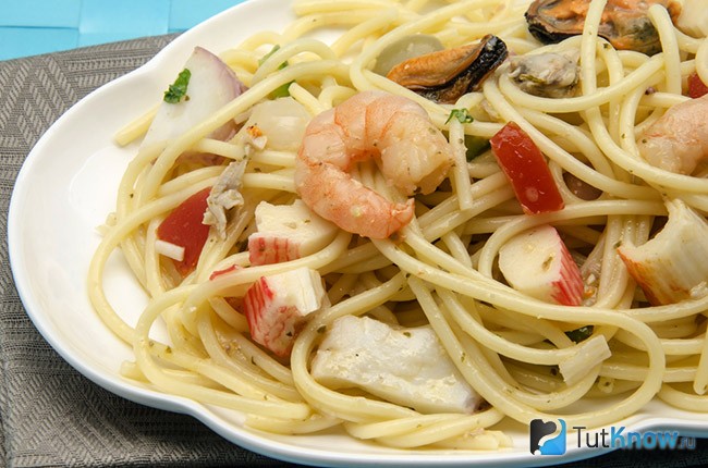 Карбонара с морепродуктами, креветками