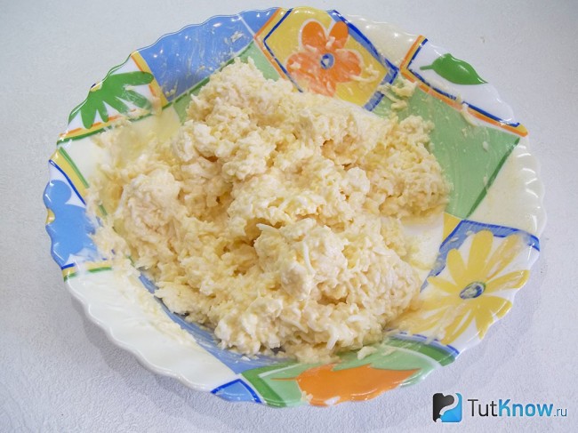 Сырная масса для закуски перемешана