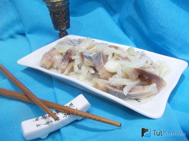 Готовая селедка с луком
