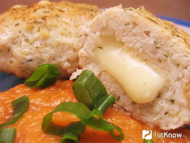Рецепт приготовления куриных котлет с сыром внутри