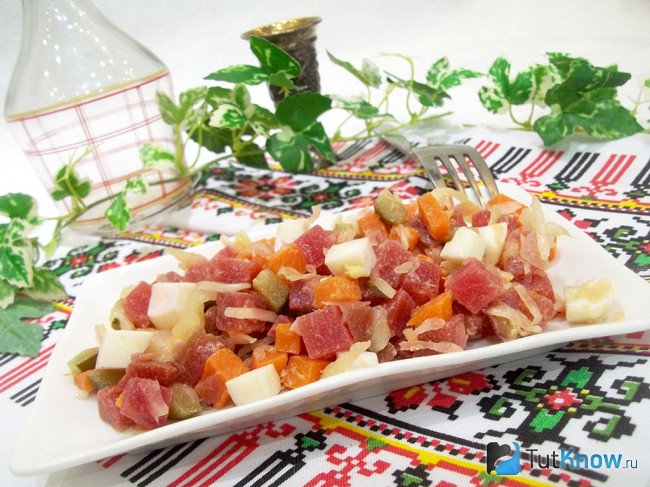Готовый винегрет с яйцами