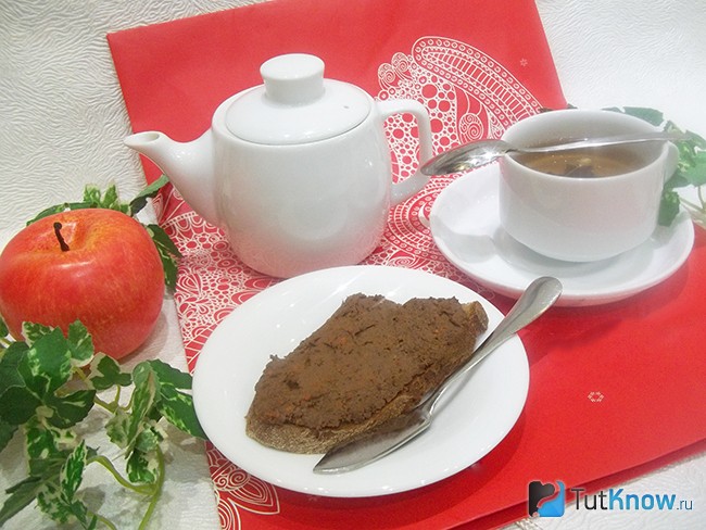 Готовая закуска подается к столу