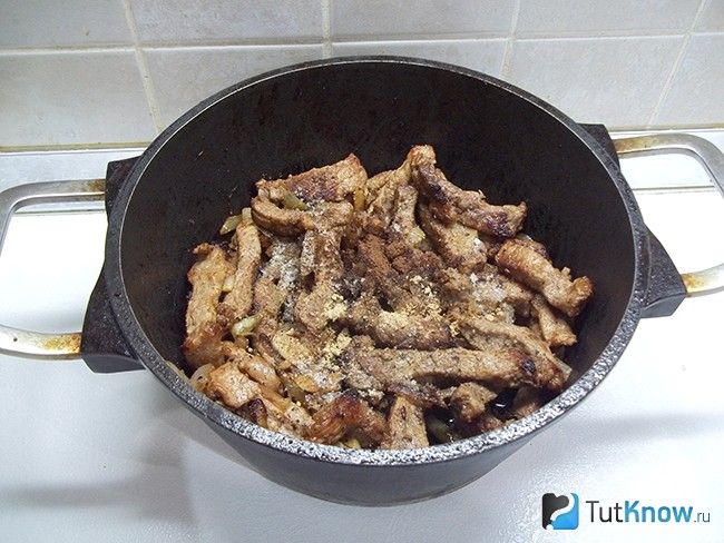 Продукты жарятся