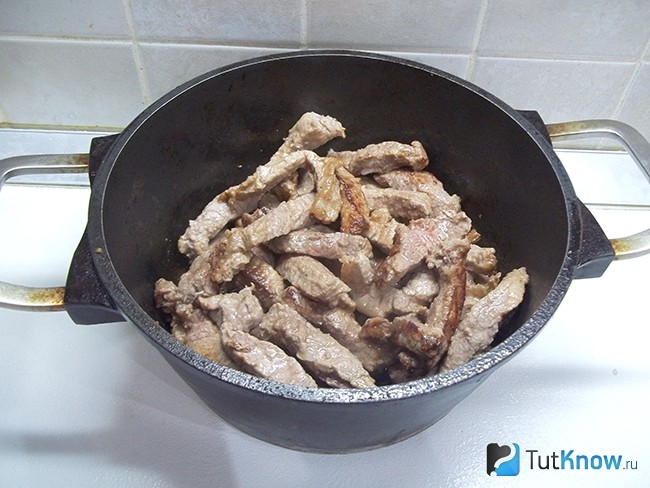 Мясо жарится