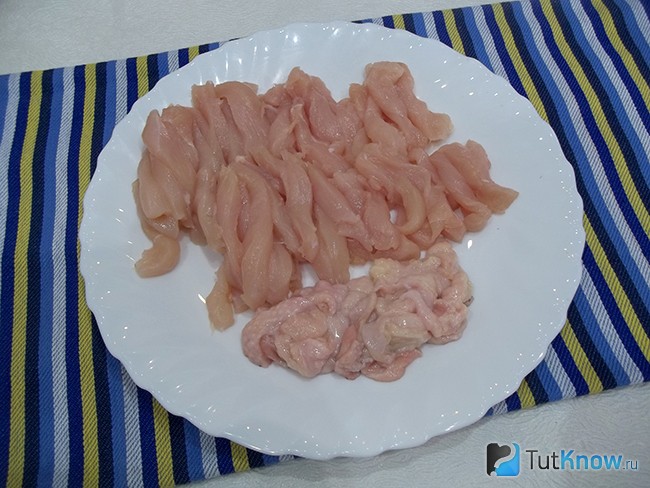 Мясо нарезано соломкой