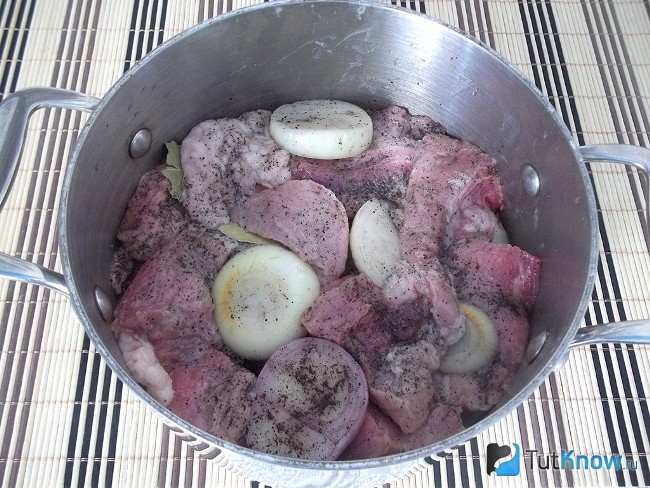 К мясу добавлены пряности