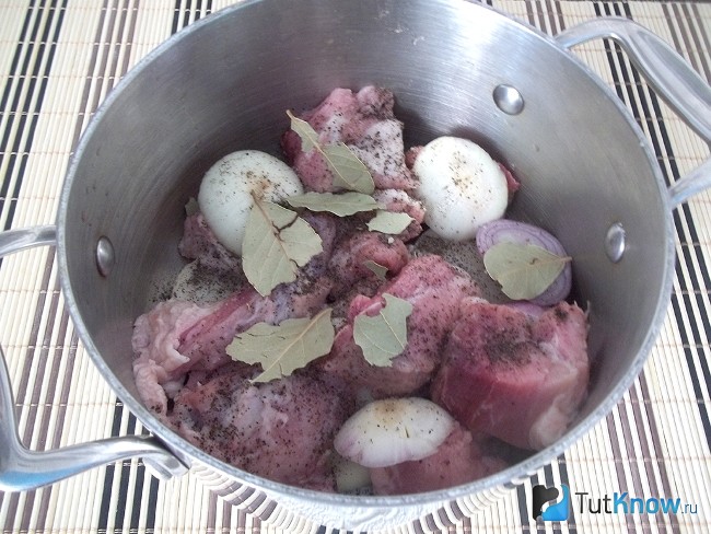 К мясу добавлены пряности