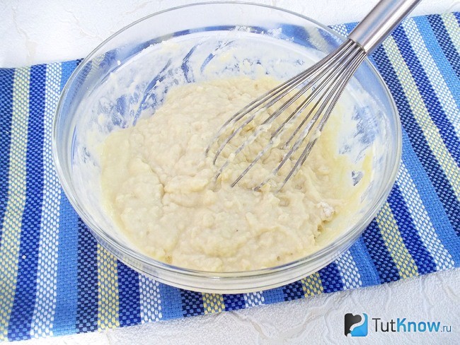 К продуктам влита часть воды