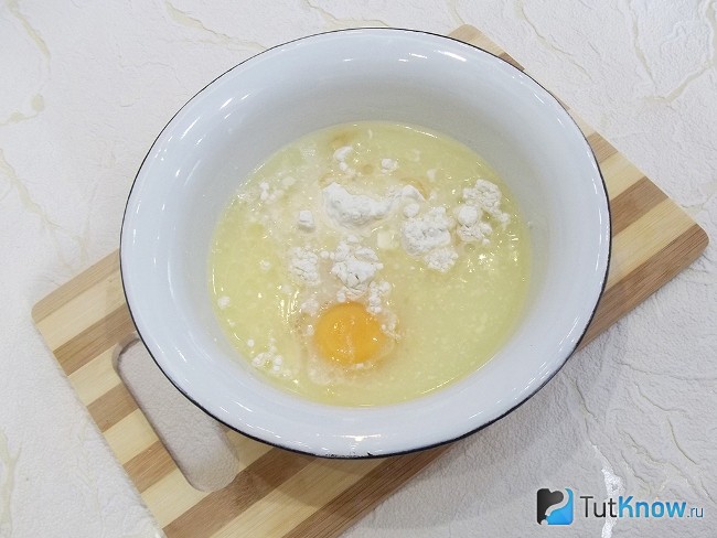 К продуктам влита сыворотка