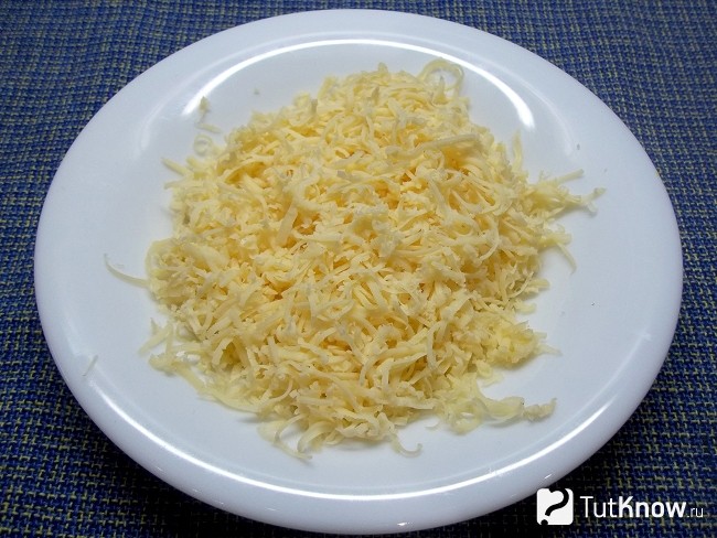 Сыр натерт на терке