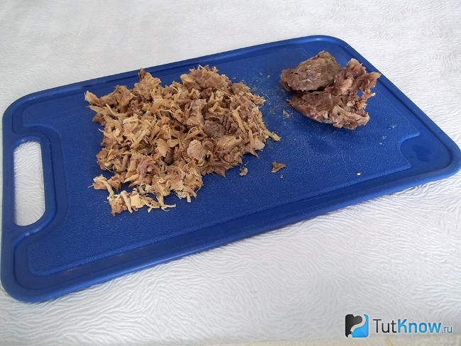 Мясо отварено и нарезано