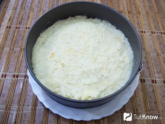 Выложен картофельный слой
