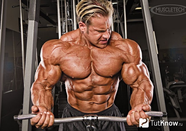 Спортсмен тренируется