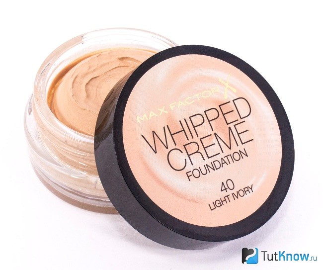 Тональный крем Max Factor в форме мусса для сухой кожи
