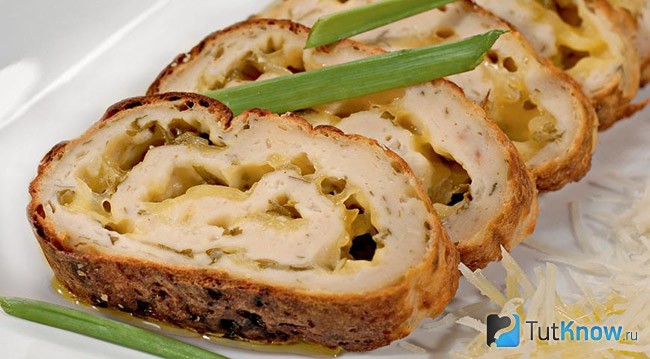 Рулет из индейки с ореховой начинкой