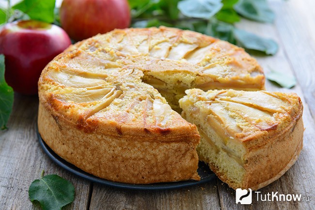 Яблочная шарлотка