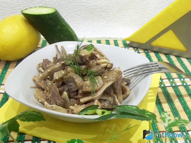 Готовые свиные ушки, маринованные в лимонном соке