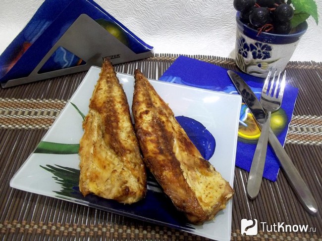 Готовая запеченная скумбрия