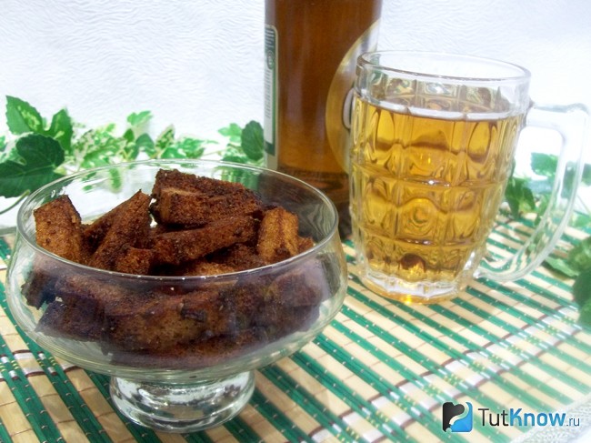 Готовые чесночные сухарики к пиву