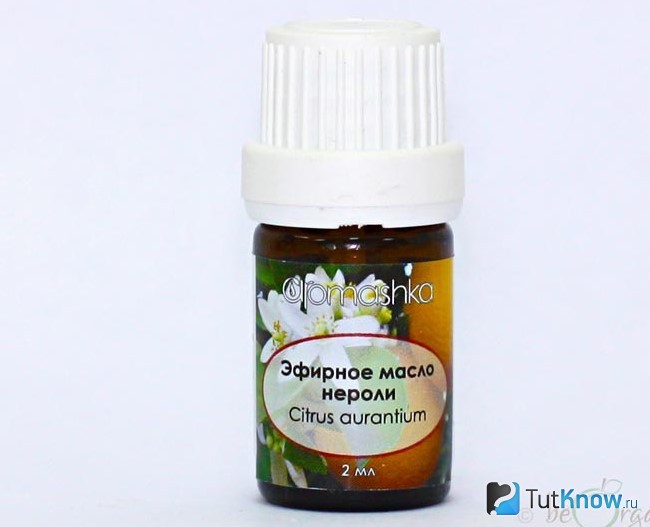 Эфирное масло нероли в бутылочке
