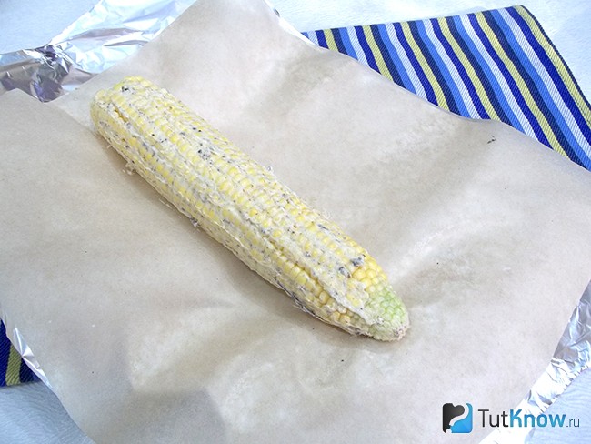 Кукуруза смазана масляной смесью