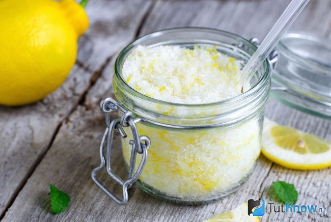 Скраб с морской солью и лимоном