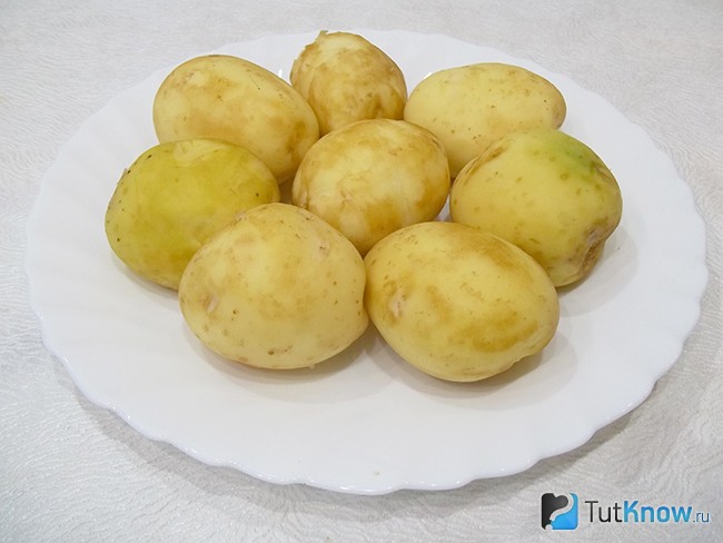 Картофель очищен и вымыт