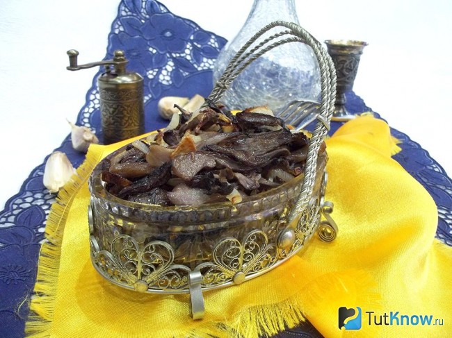 Готовые жареные маринованные грузди