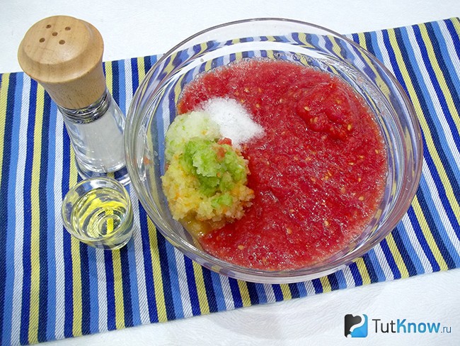 Овощи перекручены через мясорубку