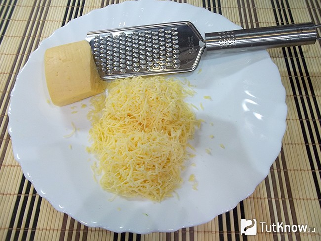 Сыр натерт на терке