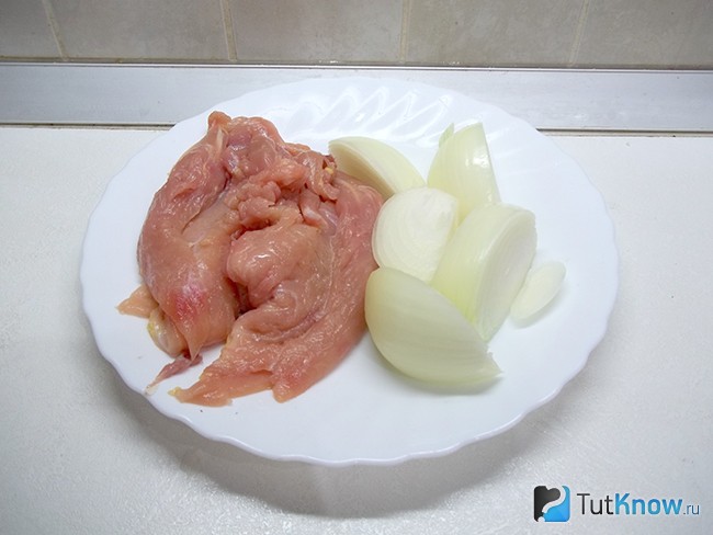 Мясо и луковица вымыты