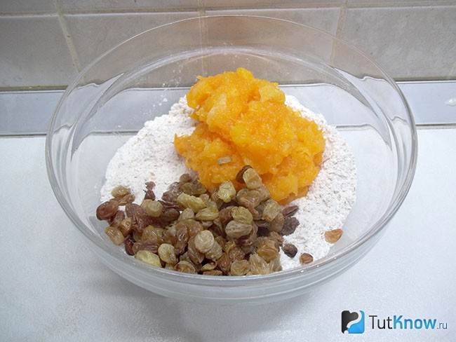 К сухим продуктам добавлено тыквенное пюре и изюм