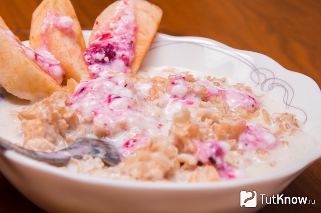Овсянка с фруктами