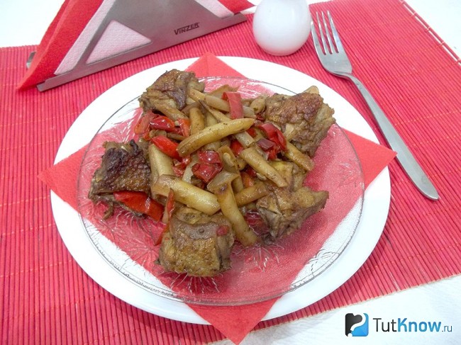 Готовая спаржа с курицей