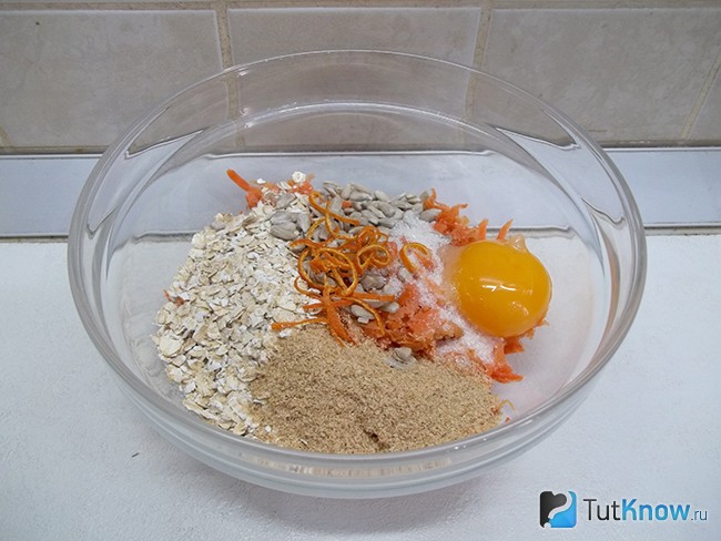К моркови добавлена овсянка, отруби, орехи, сахар