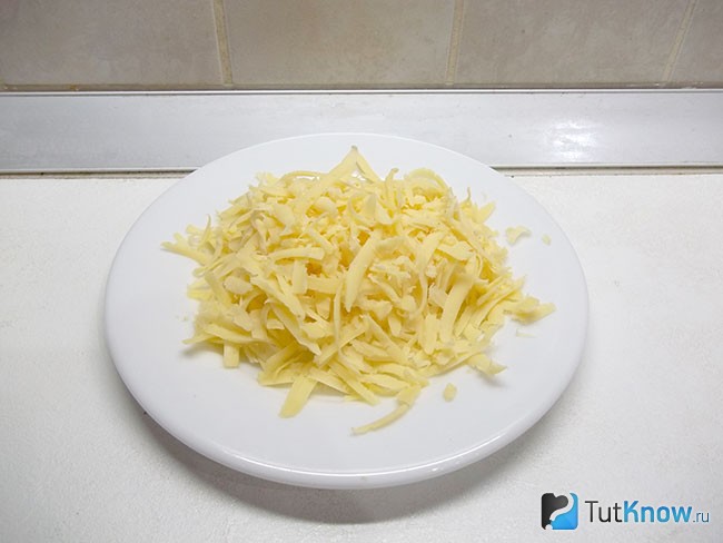 Сыр натерт на терке